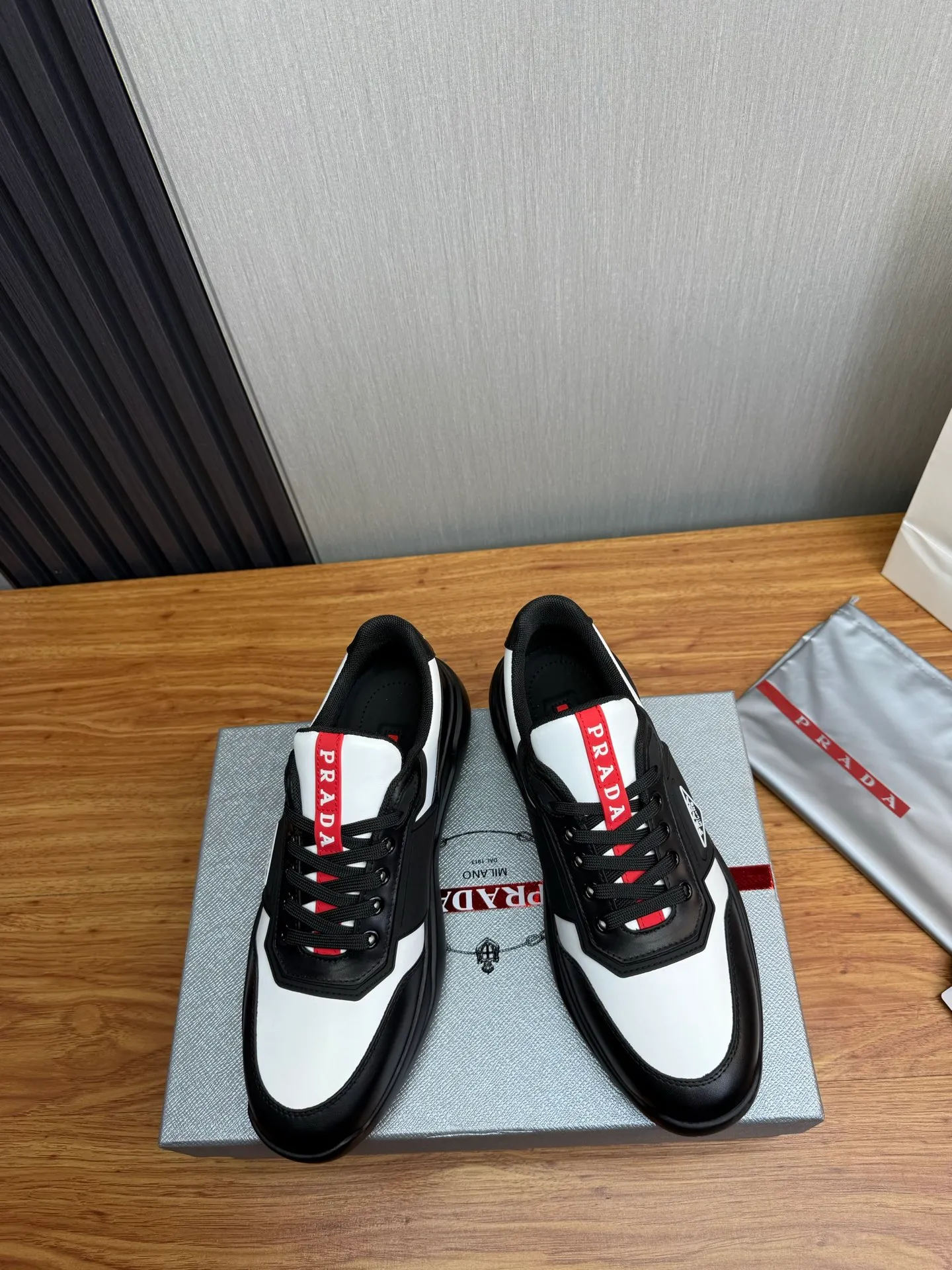 Factory price 600💰 [PRADA] Popular items in men's shoe counters, synchronized with the official website, 1 high-quality shipment ✔️Original cowhide + cowhide lining, 1🆚1 replica, original sole, 38-45 (45 customized, non-refundable)